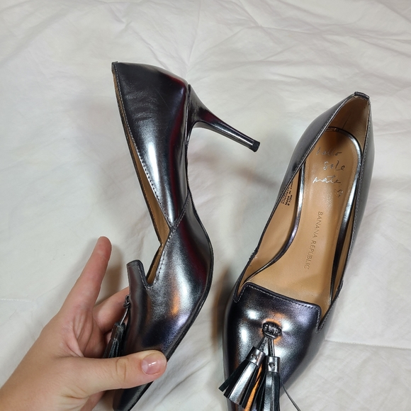 Banana Republic | Deep Silver Shoes - Picture 2 of 7